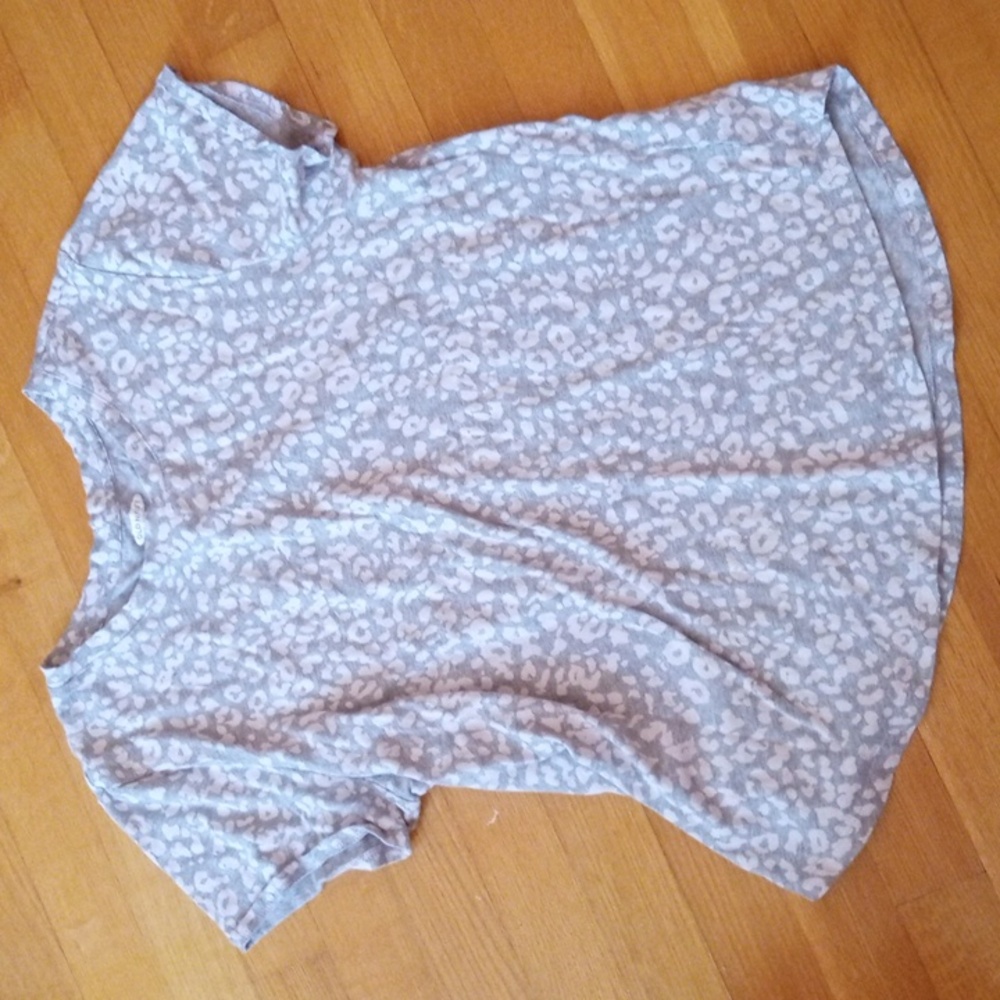 Y2K Old Navy Everywear Gray White Animal Spot Print Short Sleeve Tee, Medium